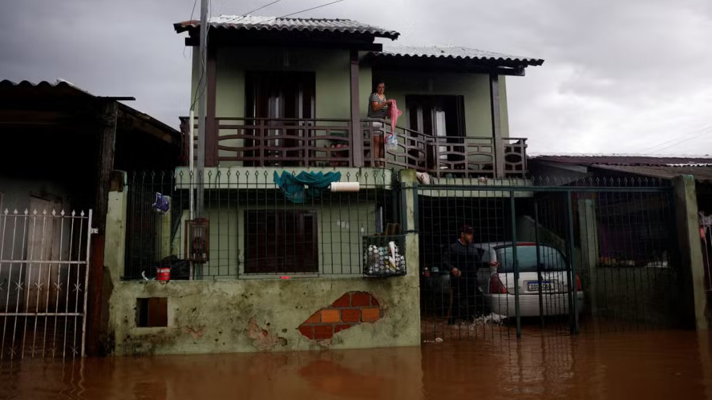 “Ninguém aguenta mais”: Rio do Sul aumenta cota de atenção para 10,5 metros e moradores desabafam