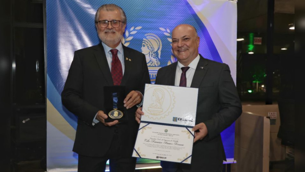 Neto do Governador Celso Ramos é condecorado em Florianópolis