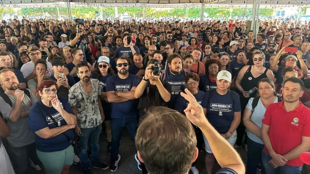 Professores da rede estadual de Santa Catarina suspendem greve