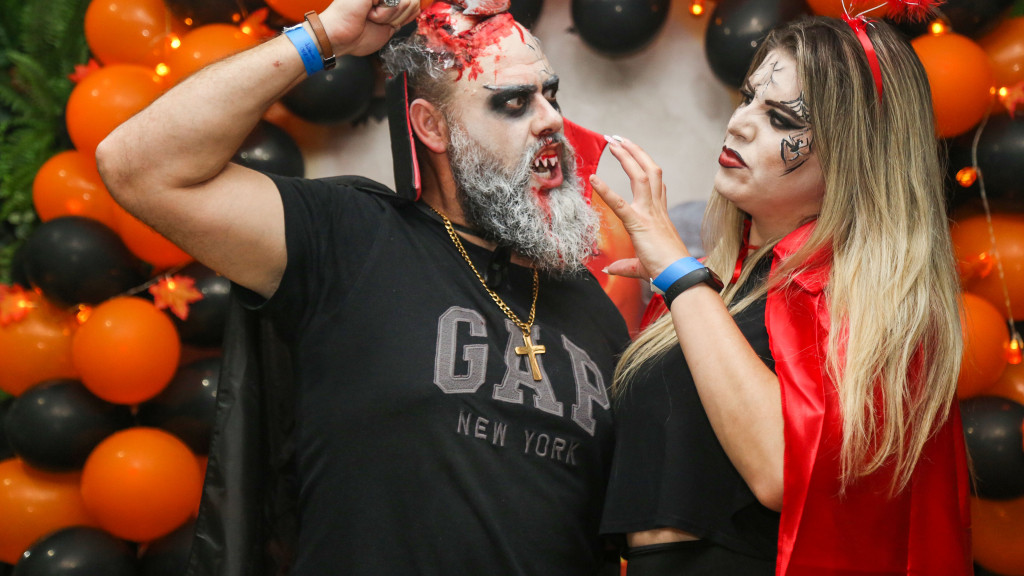 Espírito de Halloween invade Tijucas em evento da Wizard Idiomas