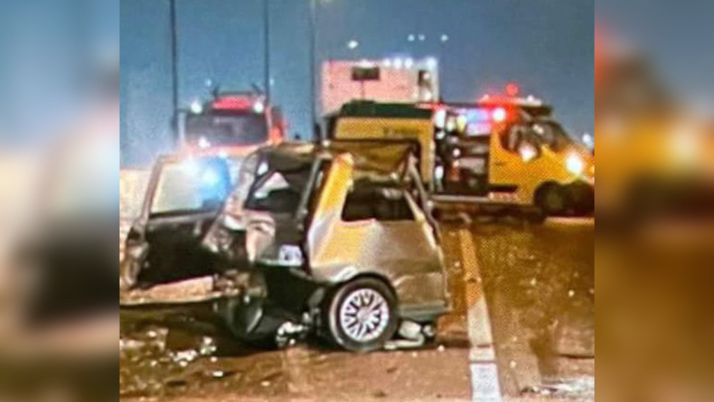 Fiat Uno vira uma 'bola' e condutor morre após ser arremessado do veículo em Itajaí