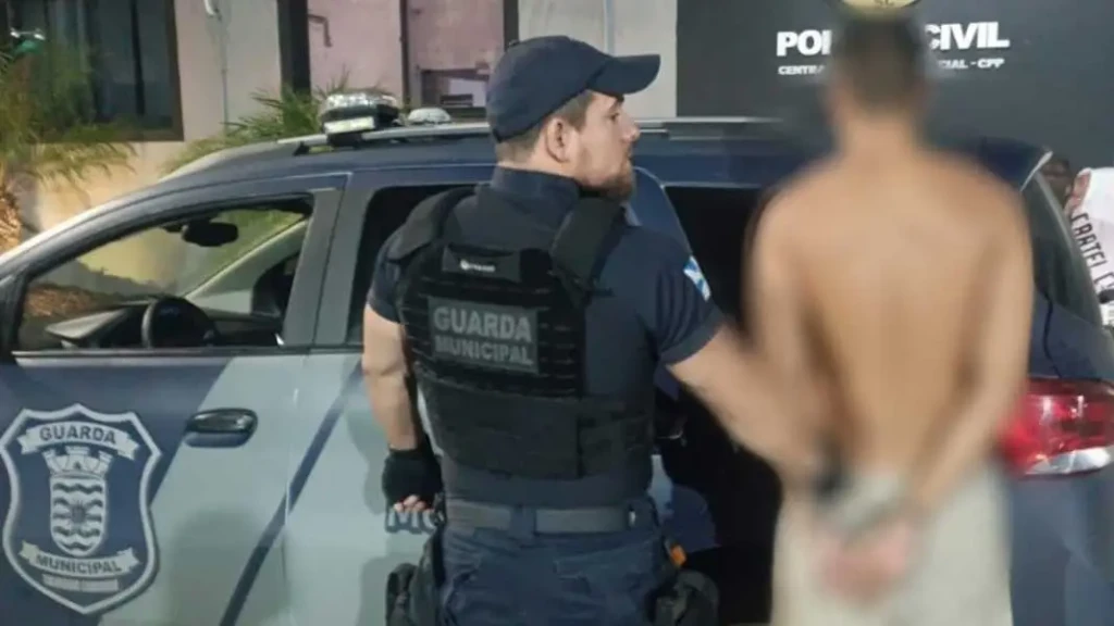Jovem é preso na  Praça da Bíblia após agredir namorada, em  Balneário Camboriú