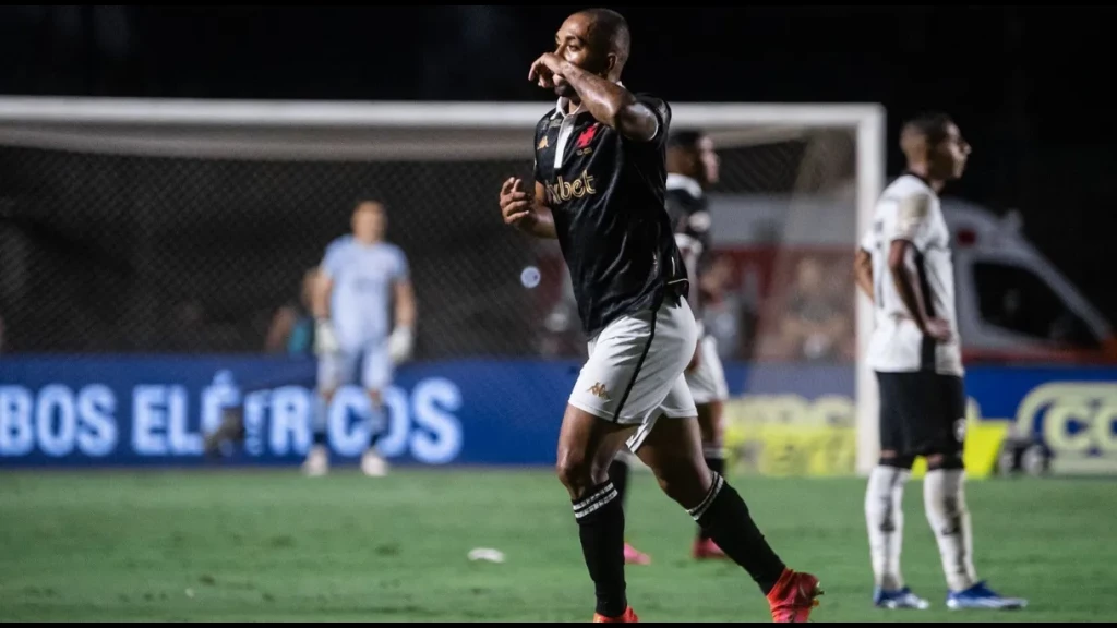 Vasco vence o líder Botafogo, deixa Z4, e complica a briga pelo título do Brasileirão