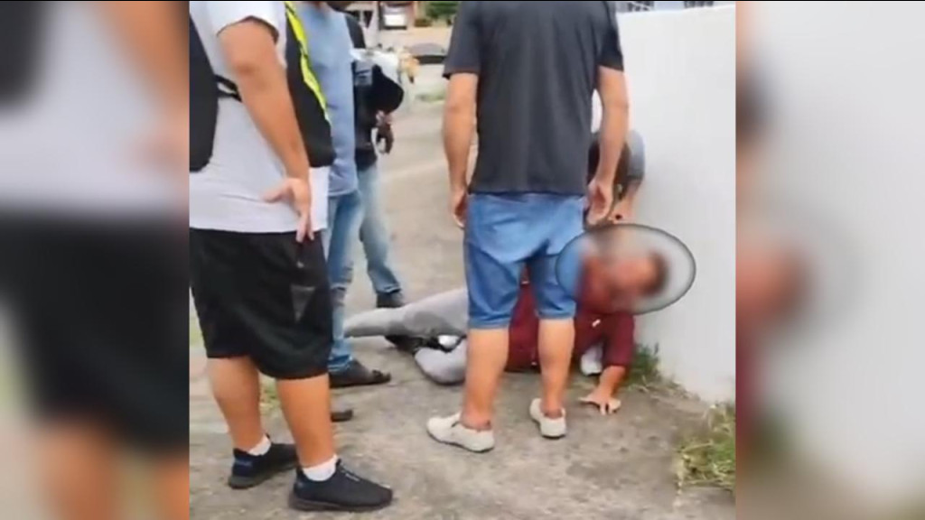VÍDEO: Motoboys salvam adolescente e espancam autor de tentativa de estupro