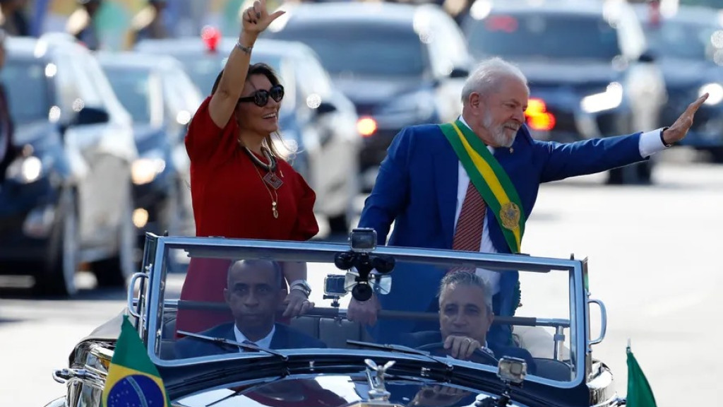 Em meio à tragédia no RS, Lula e Janja viajam pra Índia: "vou sair dançando"