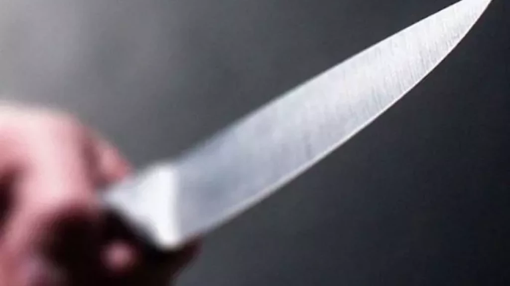 Vítima com faca nas costas se faz de morta e salva a própria vida em SC