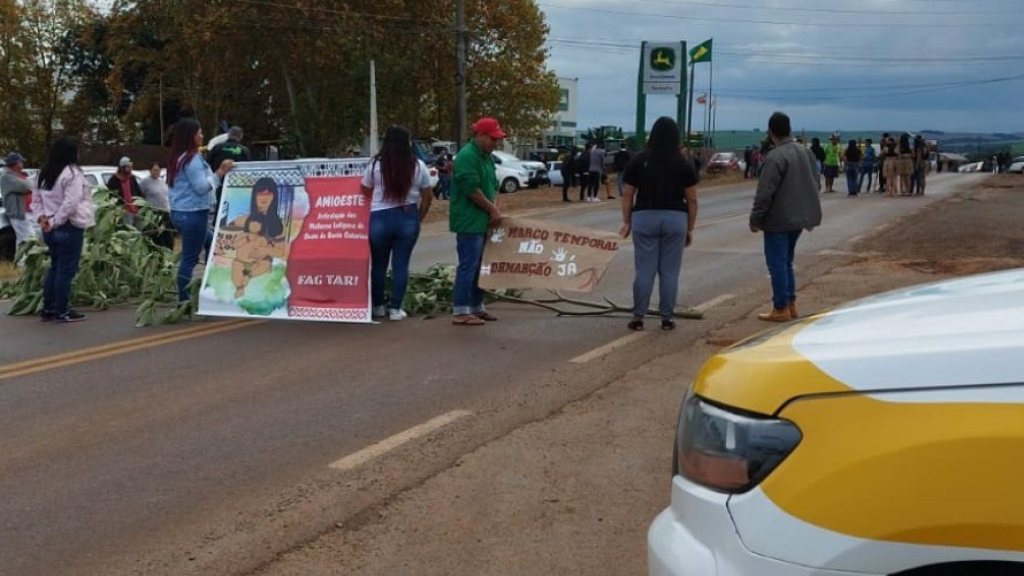 URGENTE: Indígenas bloqueiam mais uma rodovia em Santa Catarina