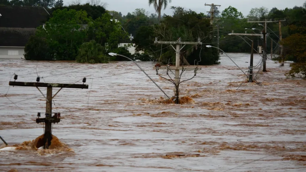 ALERTA MÁXIMO: Novo ciclone já está se formando na região Sul do Brasil