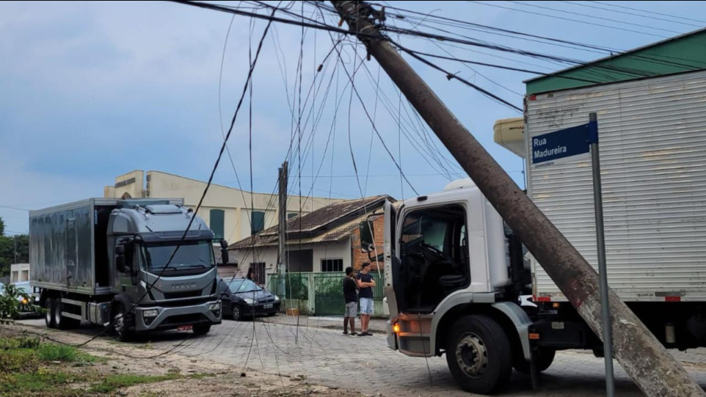 Acidente em Tijucas deixa moradores do Universitário sem energia elétrica