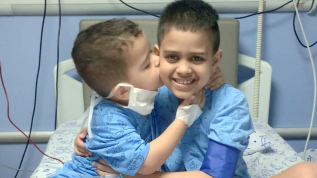 "Pequeno herói": Menino de 2 anos realiza transplante e salva a vida de irmão mais velho