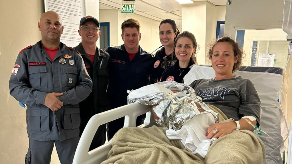 Bebê nasce em meio à corrida contra o tempo dentro de ambulância em Florianópolis