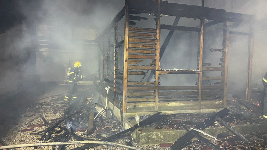 Incêndio destrói casa em Bombinhas