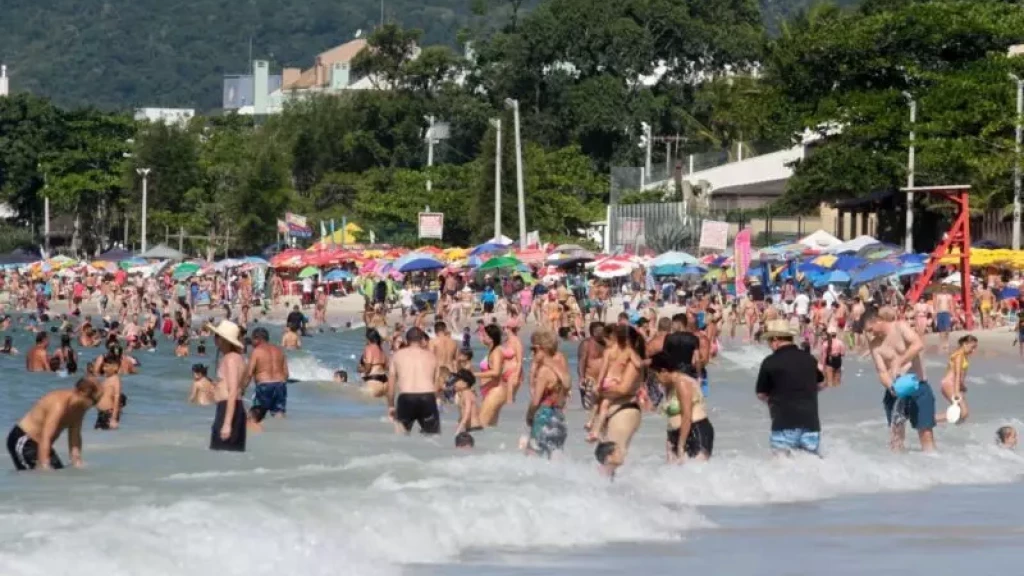 Onda de calor em Santa Catarina: Temperaturas podem chegar a 40°C