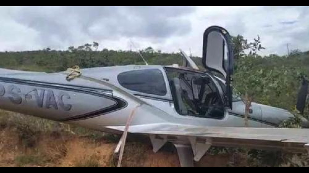 Avião com duas crianças  cai em região de mata após apresentar pane