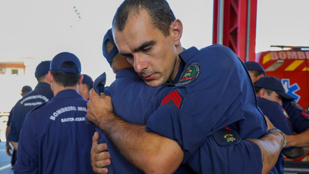 O abraço de alívio de quem salvou mais de 2 mil vidas