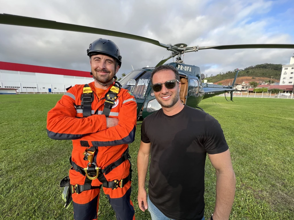 Empresário usou helicóptero para salvar 128 pessoas na enchente em São João Batista