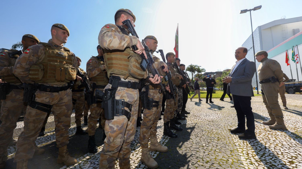 Governador recebe policiais militares que concluíram missão no Rio Grande do Sul