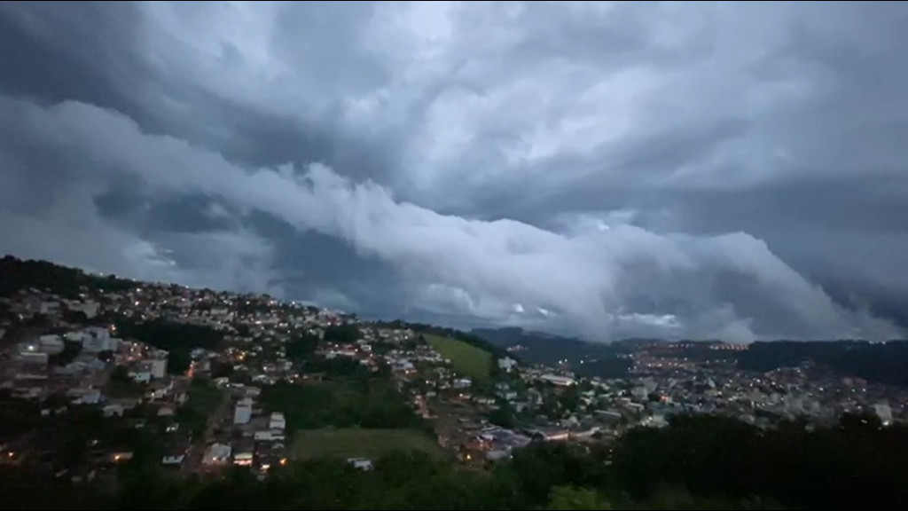 Risco de granizo e chuva intensa em várias regiões de Santa Catarina