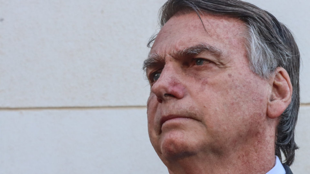 URGENTE: Bolsonaro é alvo da PF; aliados são presos e têm passaportes apreendidos