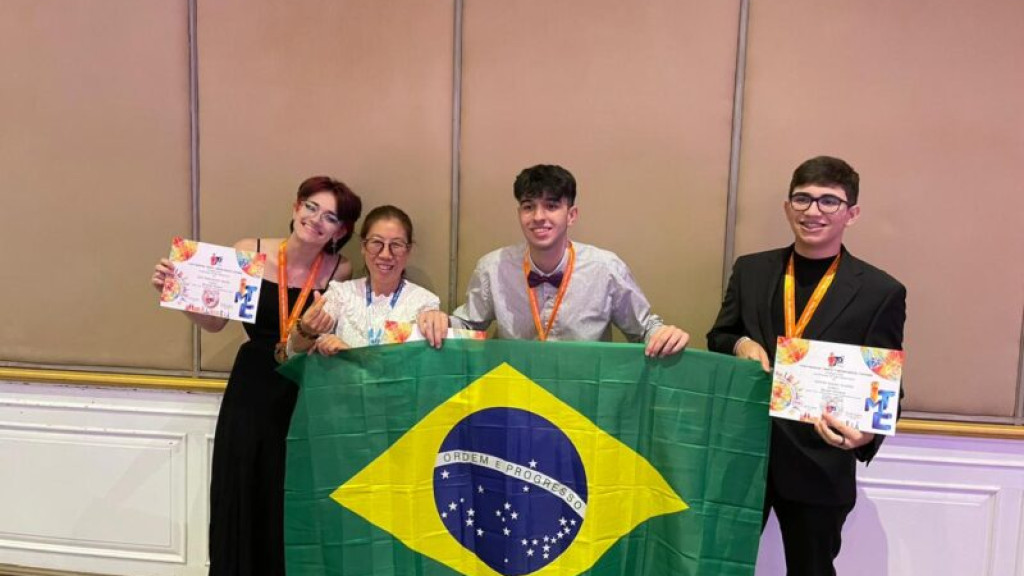 Estudantes de Balneário Camboriú conquistam medalhas em competição internacional de matemática