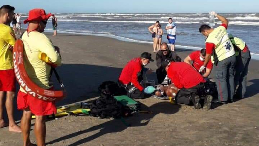 Idoso sofre mal súbito durante pescaria em praia de SC
