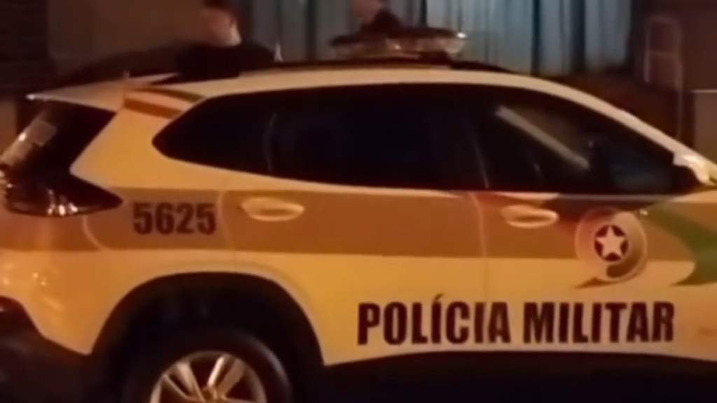 Homem furta viatura da PM pra comemorar Réveillon em Santa Catarina