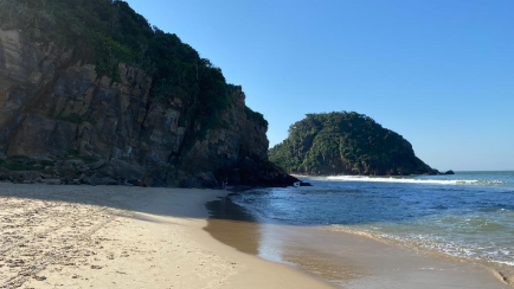 Jovens são estupradas por homem durante trilha em praia de Itajaí