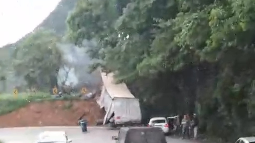 VEJA: Vídeo mostra momento exato de acidente na Serra Dona Francisca