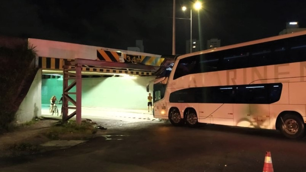 Veja novos detalhes sobre colisão de ônibus em viaduto de Itapema