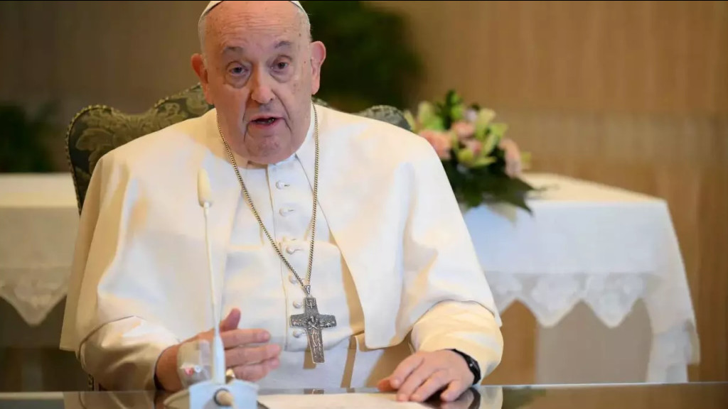 Papa pede proibição global da barriga de aluguel