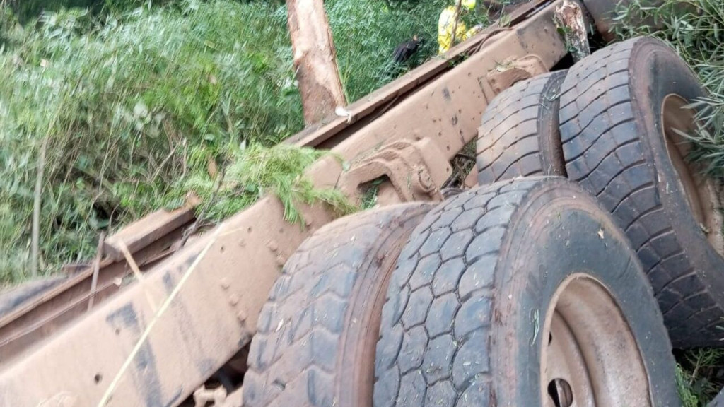 Tragédia na estrada: Acidente com caminhão leiteiro deixa um morto na BR-282