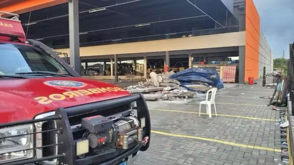 Três mortes confirmadas após desabamento de laje em supermercado no Paraná