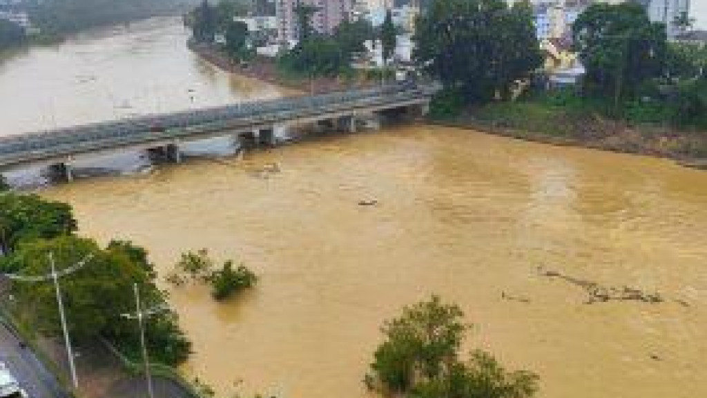 Alerta: Nível do Rio Itajaí-Açu aproxima-se de pico em Blumenau