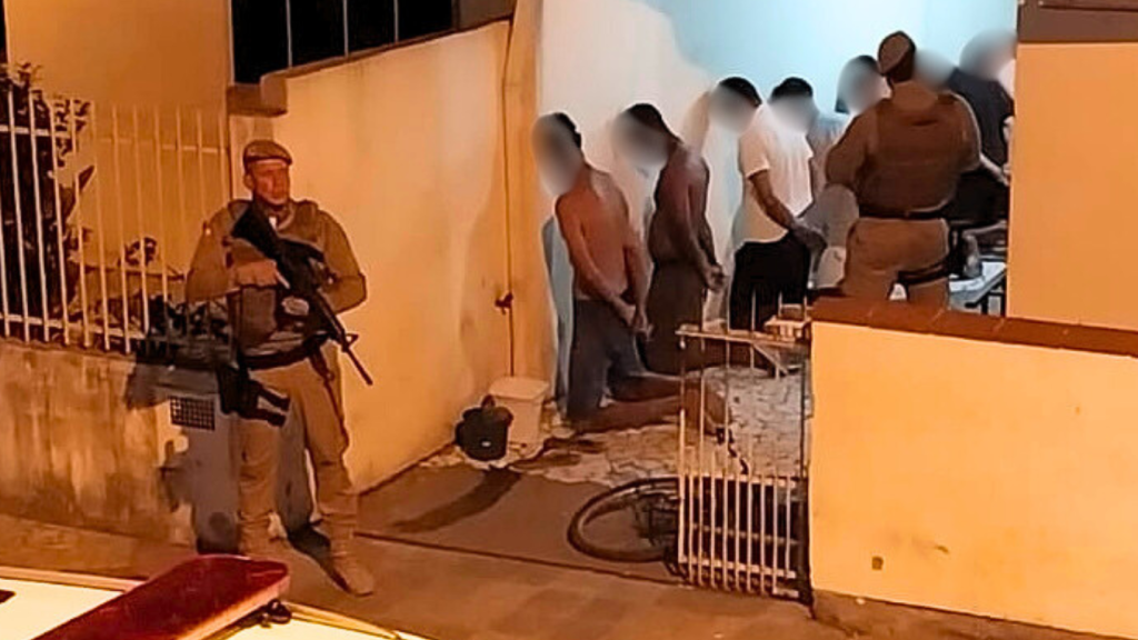 PM de Tijucas promove “noite de oração” e leva um preso ‘arrependido’