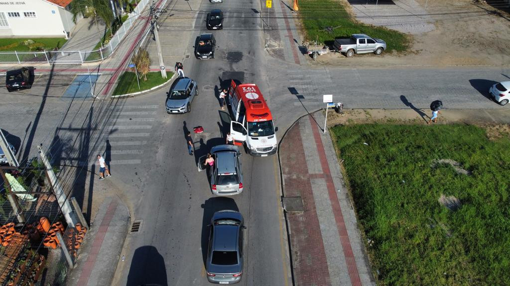 Colisão entre carro e bicicleta deixa um ferido em Tijucas